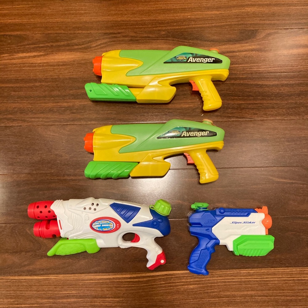 4 Water Guns